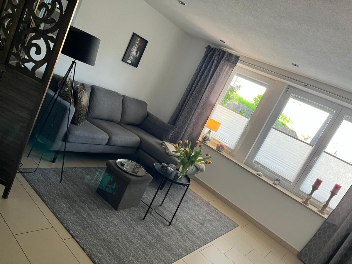 Schoene Ferienwohnung 2,5 Zimmer In Stadtnaehe Mit Eigenem Hofgarten Balingen Extérieur photo
