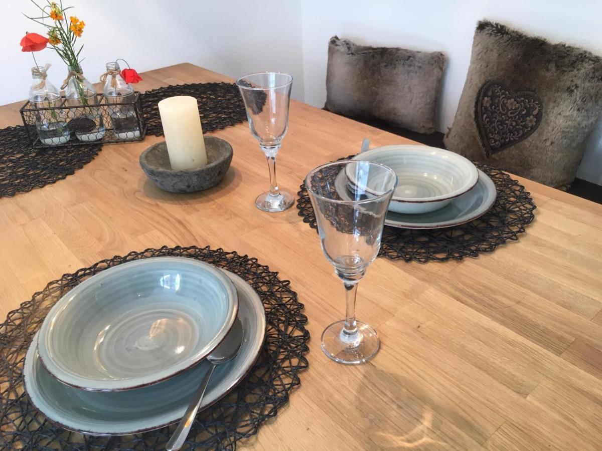 Schoene Ferienwohnung 2,5 Zimmer In Stadtnaehe Mit Eigenem Hofgarten Balingen Extérieur photo