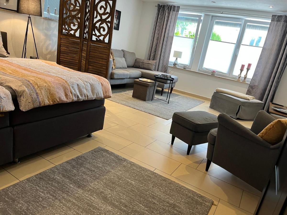 Schoene Ferienwohnung 2,5 Zimmer In Stadtnaehe Mit Eigenem Hofgarten Balingen Extérieur photo