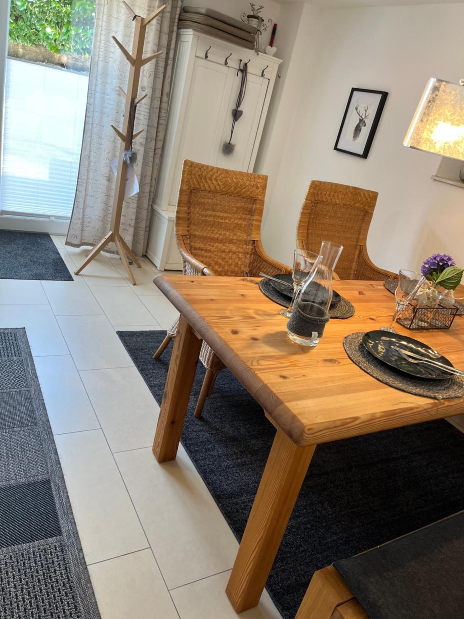 Schoene Ferienwohnung 2,5 Zimmer In Stadtnaehe Mit Eigenem Hofgarten Balingen Extérieur photo