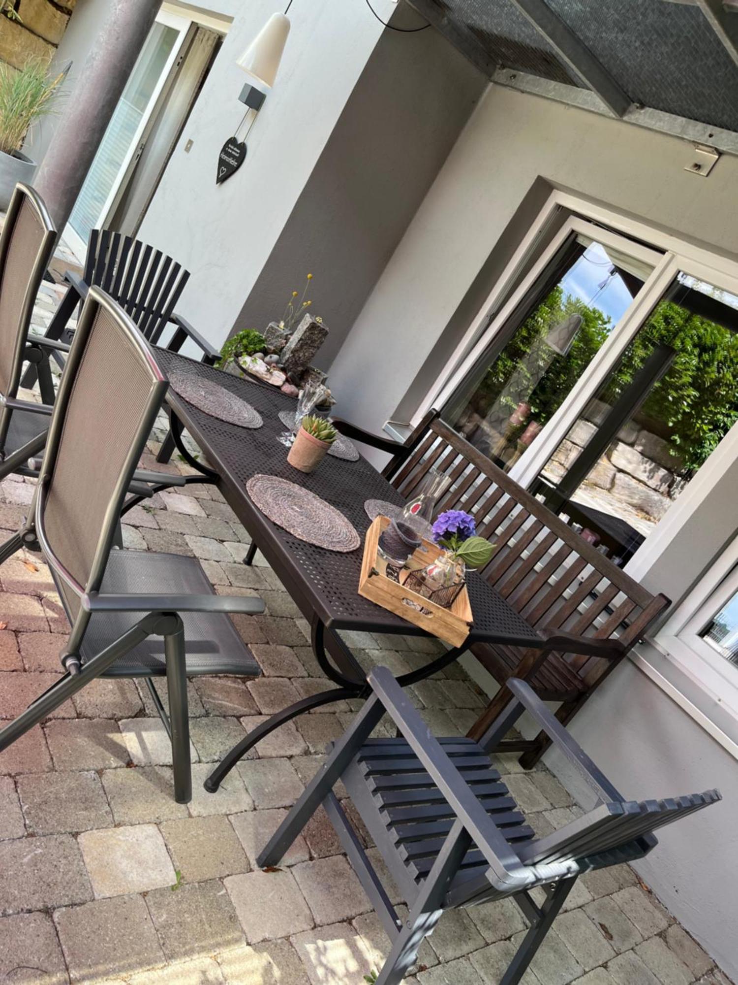 Schoene Ferienwohnung 2,5 Zimmer In Stadtnaehe Mit Eigenem Hofgarten Balingen Extérieur photo