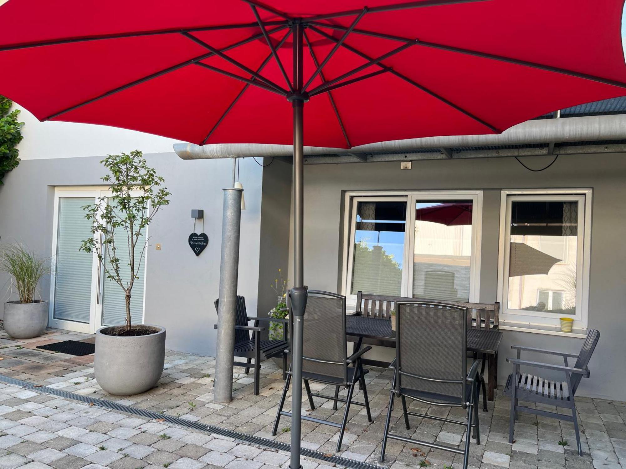 Schoene Ferienwohnung 2,5 Zimmer In Stadtnaehe Mit Eigenem Hofgarten Balingen Extérieur photo